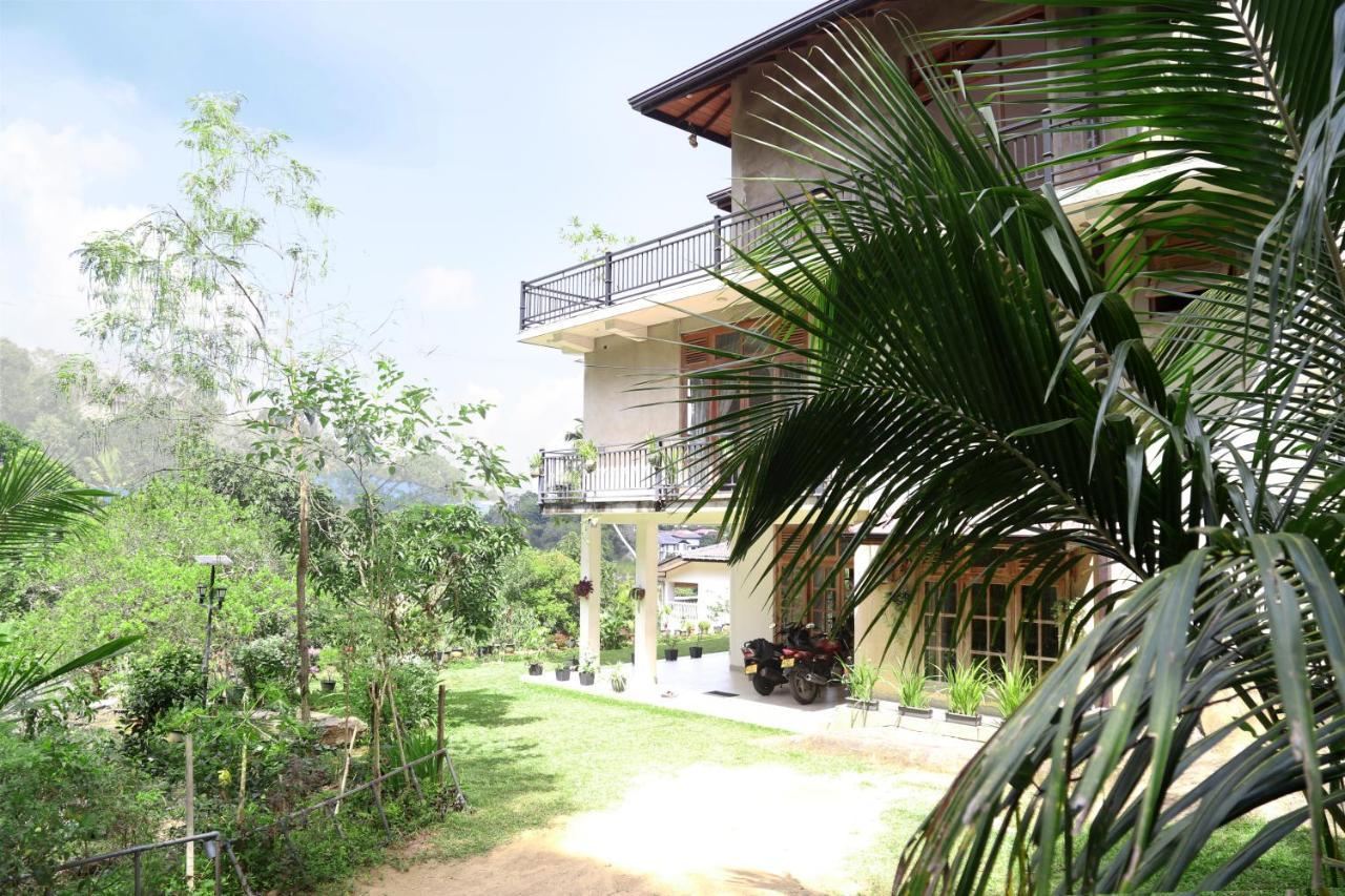 Chathu Holiday Home แคนดี้ ภายนอก รูปภาพ